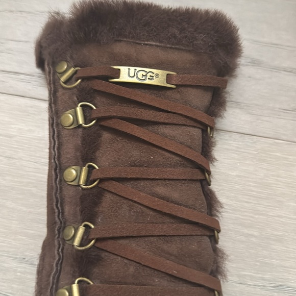 Ugg gloves. Authentic. Size Small. - Picture 4 of 7